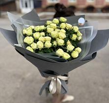 Букет Белые кустовые розы Солинеро в Озерецкий