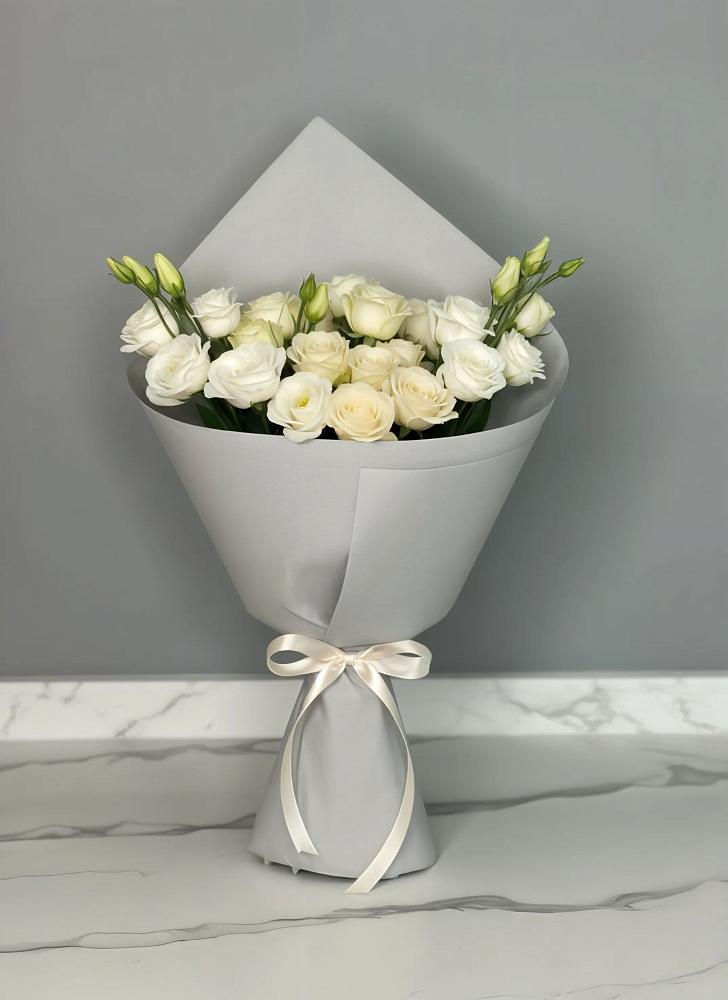 Букет цветов из: Розы и Лизиантусы в Озерецкий