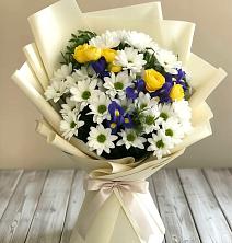 Букет цветов из:  Ирисы, Хризантемы и Розы в Озерецкий